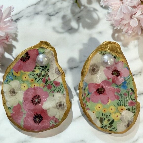 Handmade Decoupage Oyster Shell Trinket Dish Flowers, Pearls, Gold Trim - Picture 1 of 9
